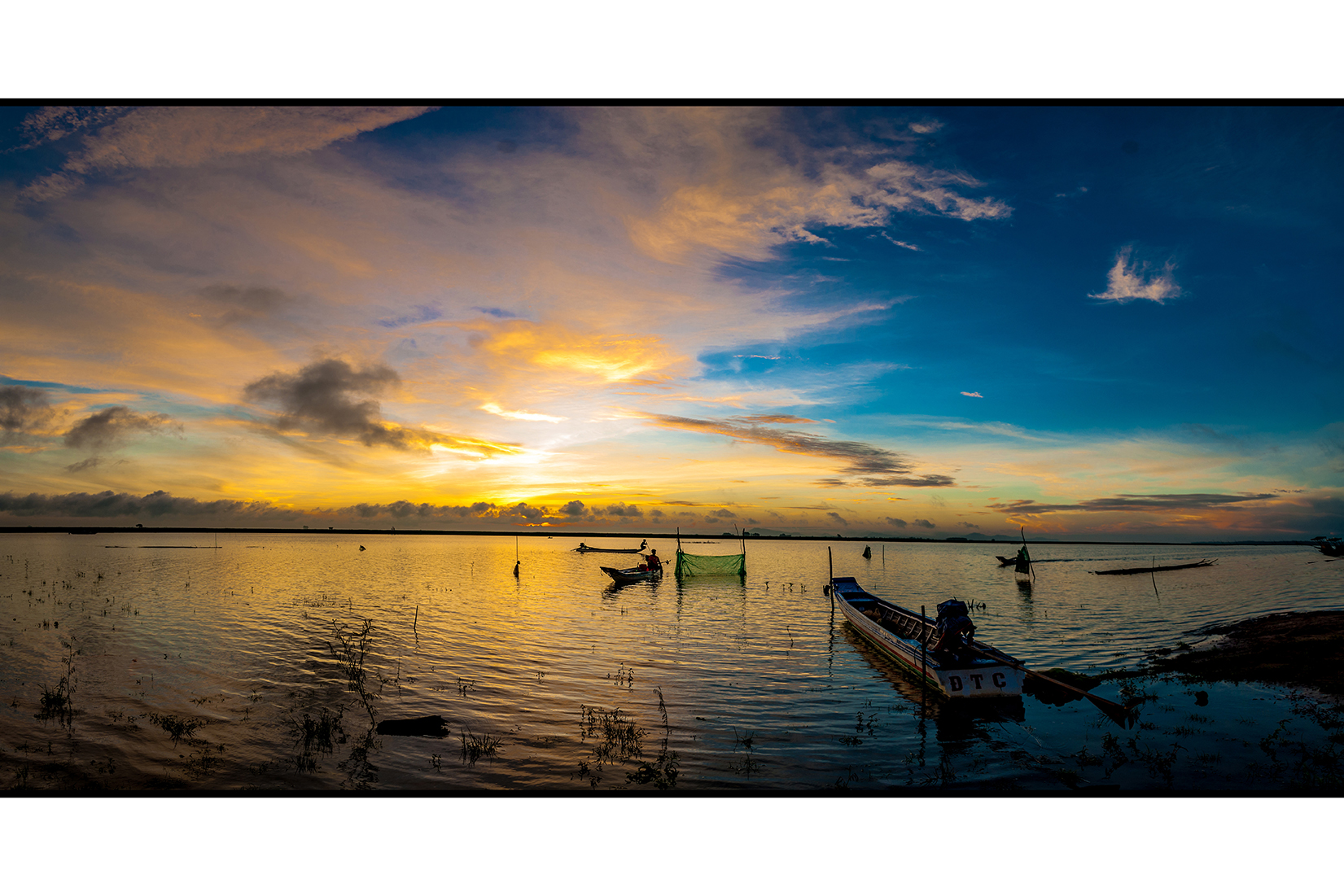 Dawn in Dau Tieng lake